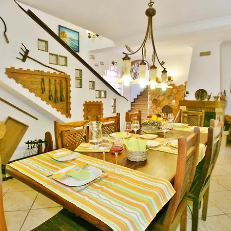 Sleeps 8 Pool Air Con Wifi Villa