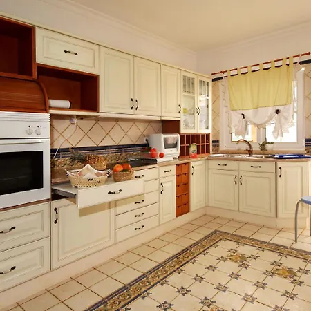Sleeps 8 Pool Air Con Wifi *