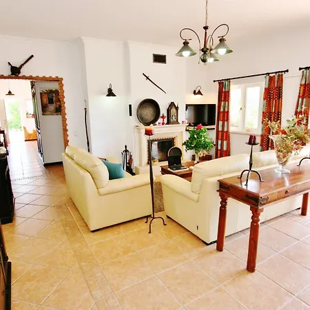 Sleeps 8 Pool Air Con Wifi * Terras Novas