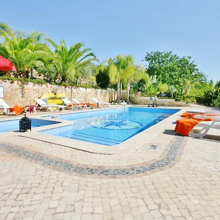 Sleeps 8 Pool Air Con Wifi