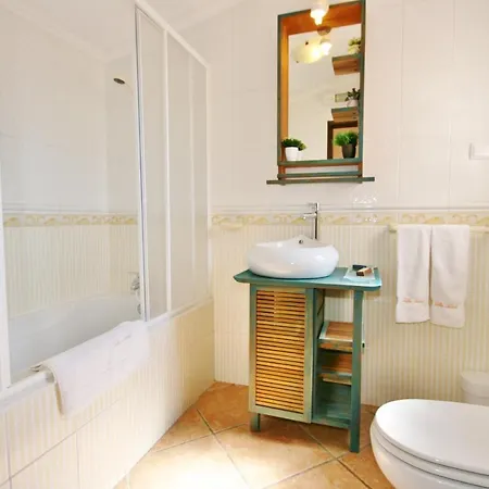 Villa Sleeps 8 Pool Air Con Wifi