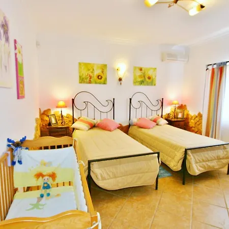 Sleeps 8 Pool Air Con Wifi *