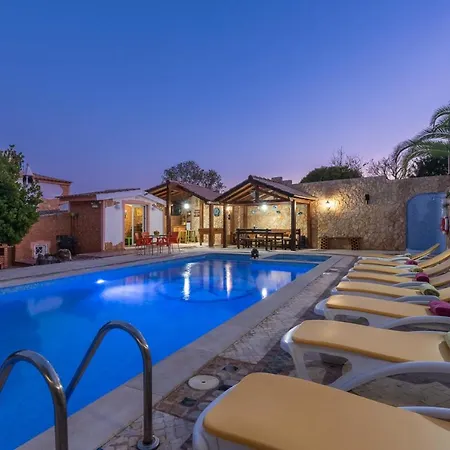 Sleeps 8 Pool Air Con Wifi *