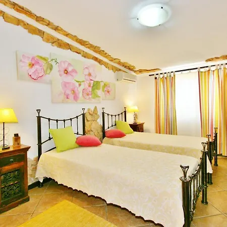 Sleeps 8 Pool Air Con Wifi * Terras Novas